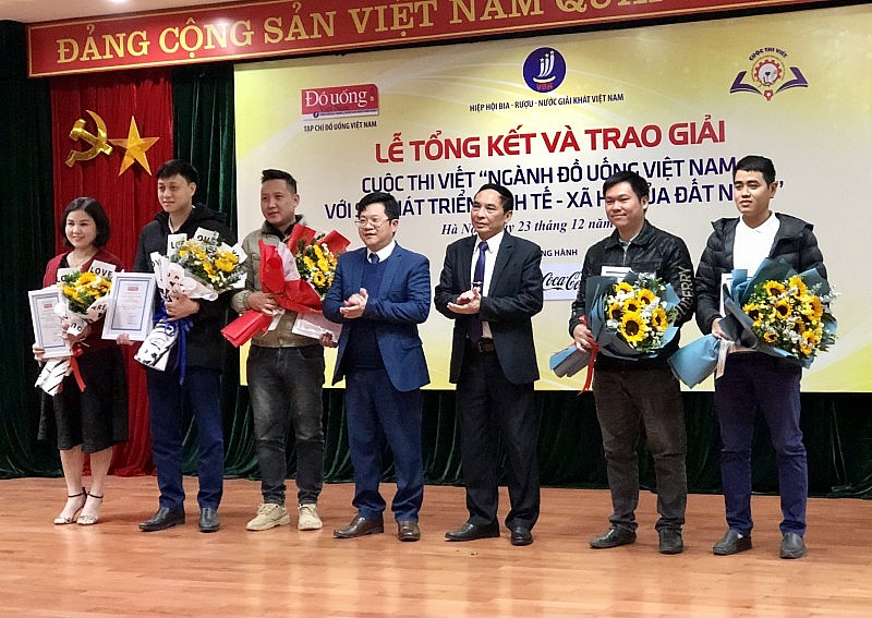 Trao giải Cuộc thi viết “Ngành Đồ uống Việt Nam với sự phát triển kinh tế - xã hội của đất nước”