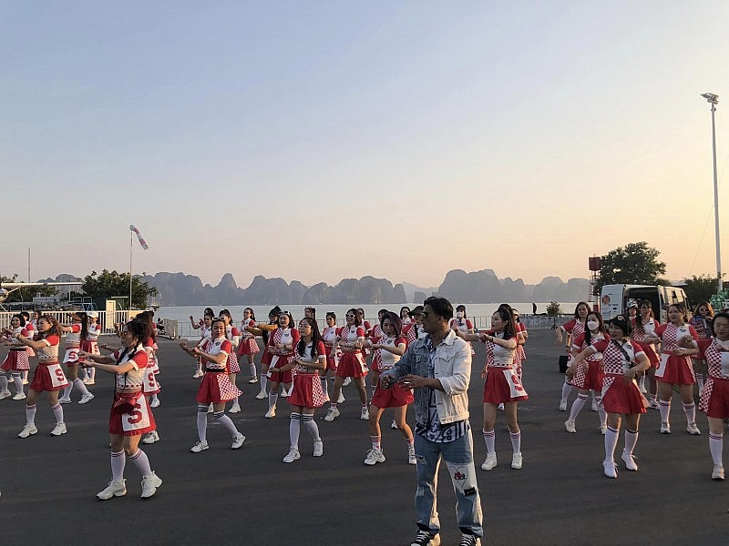 Rực rỡ sắc màu trong lễ hội Carnaval mùa Đông Hạ Long năm 2022 Rực rỡ sắc màu trong lễ hội Carnaval mùa Đông Hạ Long năm 2022