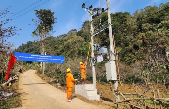 Sơn La: Đóng điện Trạm biến áp bản Ngoại