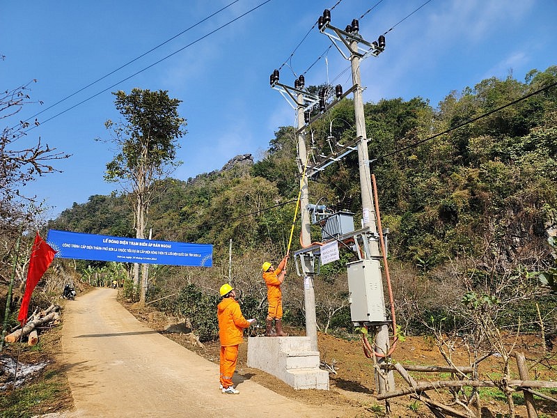 Sơn La: Đóng điện Trạm biến áp bản Ngoại