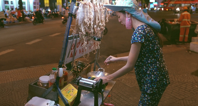 Nguyễn Thúc Thùy Tiên hóa thân thành xe ôm trong dự án mới ‘Đu đêm’