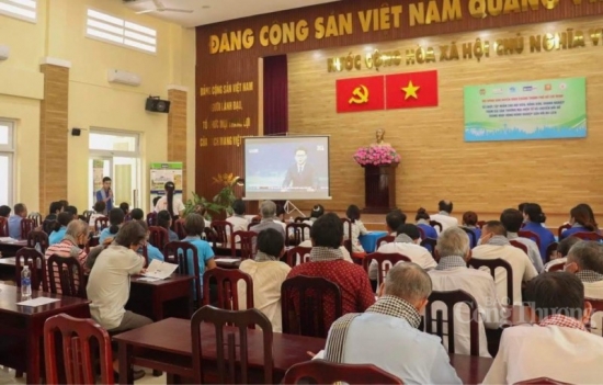 Tập huấn nông dân và doanh nghiệp tham gia sàn thương mại điện tử