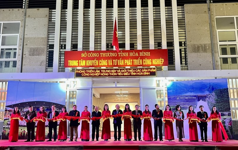Hòa Bình trao chứng nhận 20 sản phẩm công nghiệp nông thôn tiêu biểu