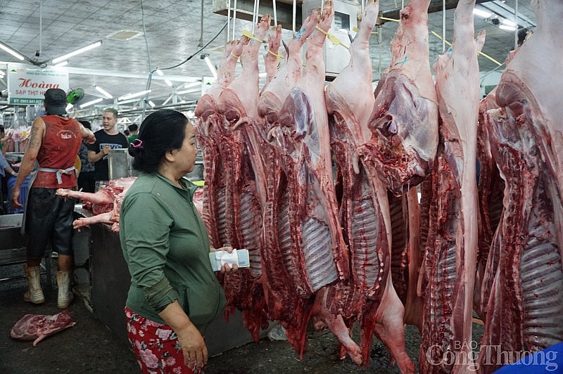 TP. Hồ Chí Minh kiểm tra an toàn thực phẩm tại các chợ đầu mối ngay trước Tết