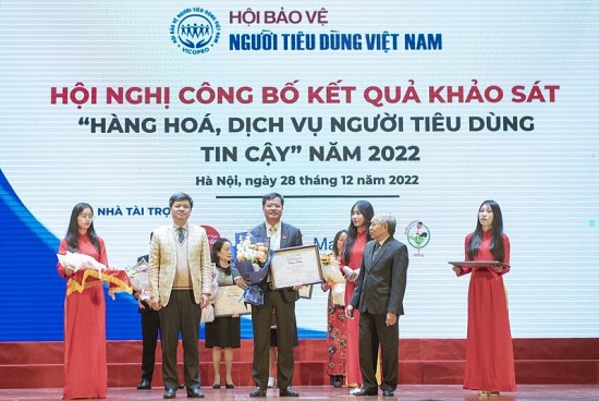 VISSAN nhận danh hiệu Top 50 hàng hóa, dịch vụ Người tiêu dùng tin cậy năm 2022