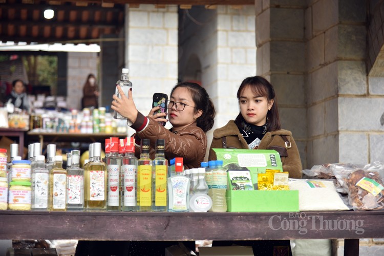 Trải nghiệm Chợ phiên vùng cao ngày Tết tại Làng Văn hóa Trải nghiệm Chợ phiên vùng cao ngày Tết tại Làng Văn hóa