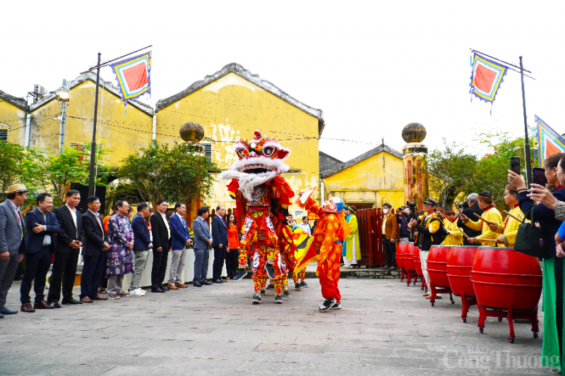 Đoàn du khách quốc tế 