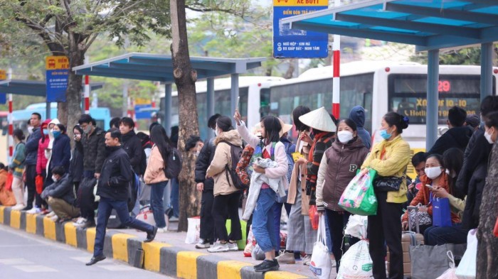 Các tuyến đường cửa ngõ vào Thủ đô bắt đầu đông đúc trở lại sau 3 ngày nghỉ Tết