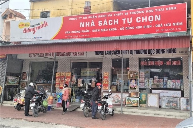 Bán hơn 90.000 cuốn sách giáo khoa giả, chủ Nhà sách tự chọn Đông Hưng bị khởi tố