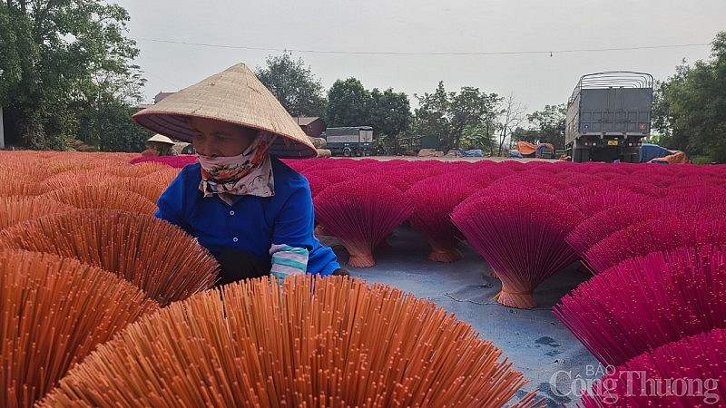 Làng hương Quảng Phú Cầu hối hả vào vụ Tết Nguyên đán 2023