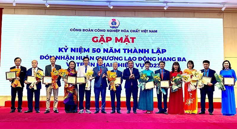 Công đoàn Công nghiệp Hóa chất Việt Nam: Đón nhận Huân chương Lao động hạng Ba