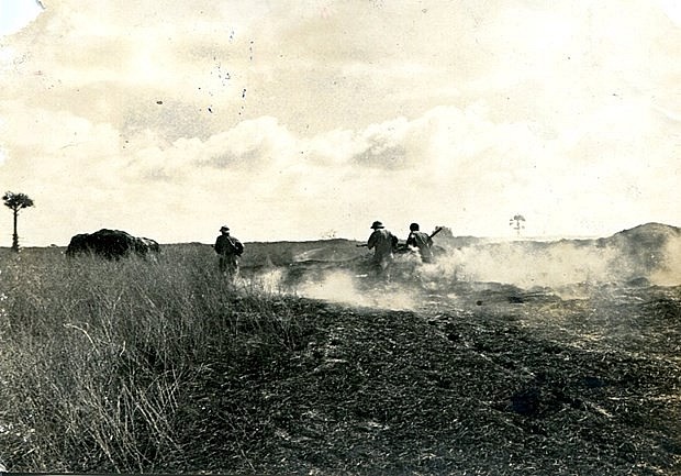 Bộ đội ta truy kích lính Pol Pot bảo vệ biên giới Tây Nam, cuối năm 1978. (Ảnh: Vũ Xuân Bân/TTXVN cung cấp)