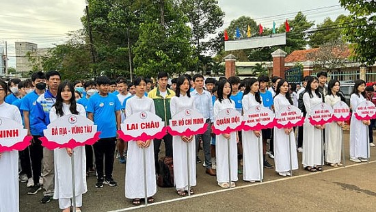 Rộn ràng ngày đua giải Vô địch quốc gia Việt dã leo núi “Chinh phục đỉnh cao Bà Rá” lần thứ 28