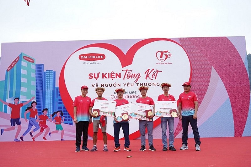 Dai-ichi Life Việt Nam đạt Kỷ lục Việt Nam tại Sự kiện “Dai-ichi Life - Cung Đường Yêu Thương 2022”