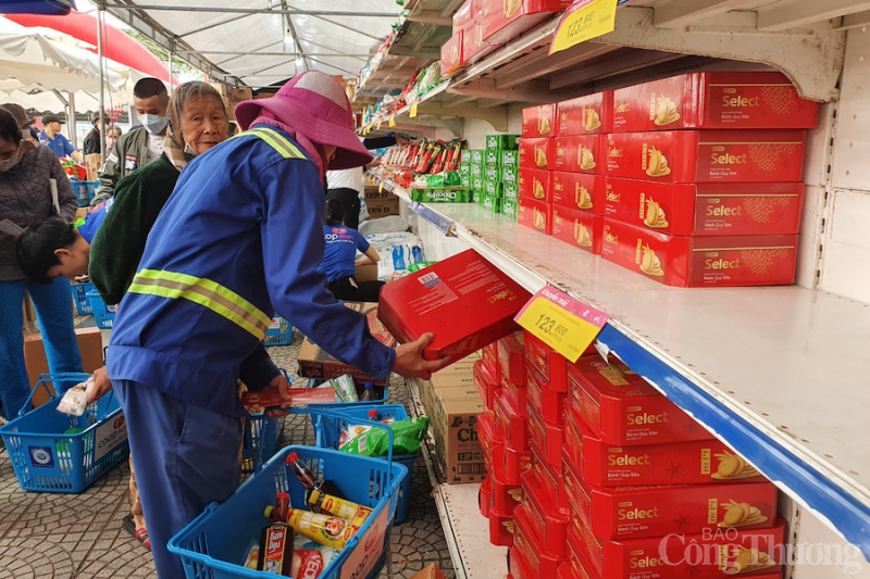 Phó Chủ tịch Quốc hội Trần Quang Phương dự “Hội chợ Tết nhân ái” Đà Nẵng 2023