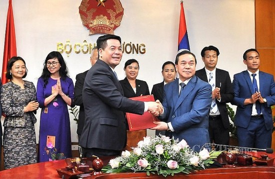 hop tac kinh te thuong mai viet nam lao to tham khac sau tinh doan ket huu nghi dac biet