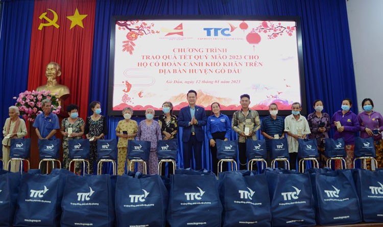 Tập đoàn TTC tặng 900 phần quà cho bà con huyện Gò Dầu, tỉnh Tây Ninh