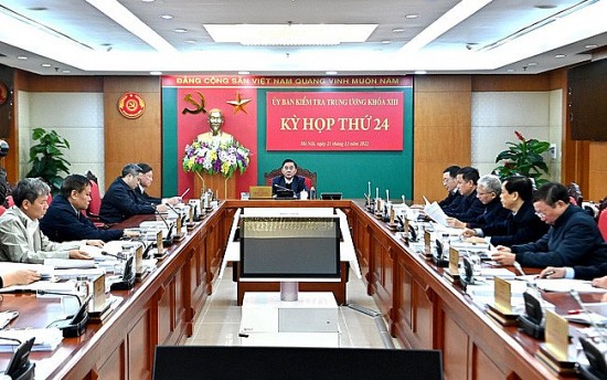 nguyen pho giam doc cong an ha noi nguyen anh tuan bi khai tru khoi dang