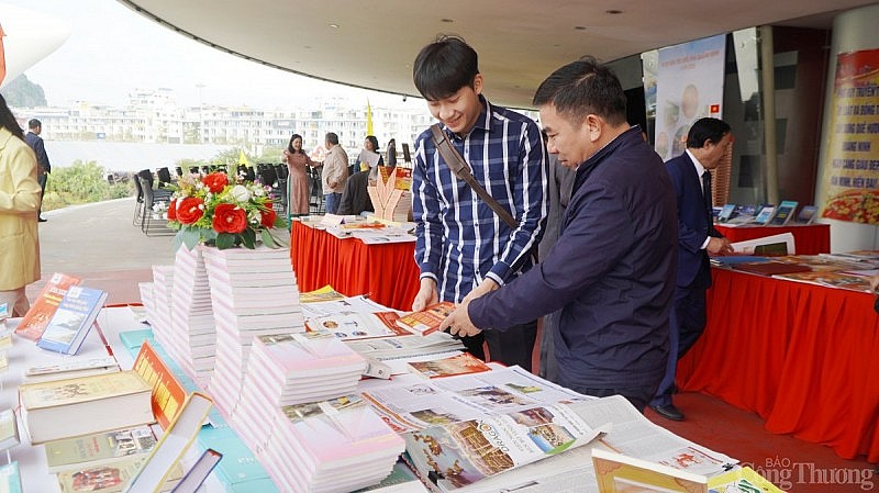 Đặc sắc Triển lãm sách, báo, ảnh và không gian Tết Việt Xuân Quý Mão 2023 tại Quảng Ninh