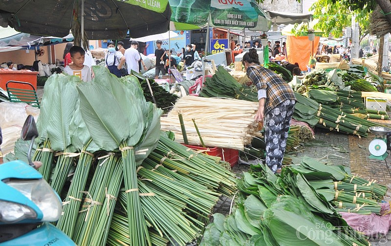 Chợ lá dong phiên duy nhất trong năm ở TP. Hồ Chí Minh có gì đặc biệt?