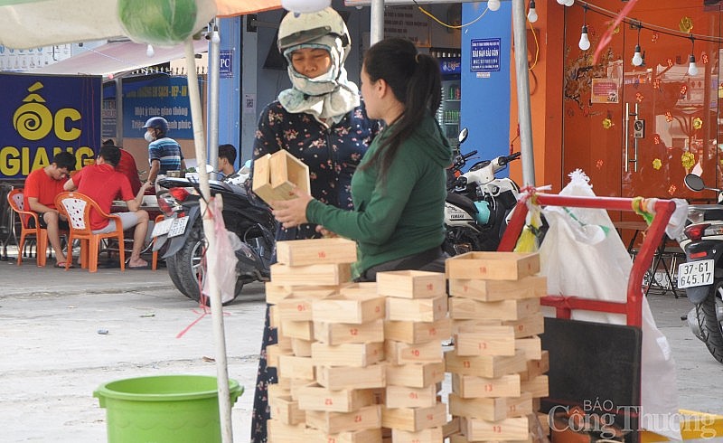 Chợ lá dong phiên duy nhất trong năm ở TP. Hồ Chí Minh có gì đặc biệt?