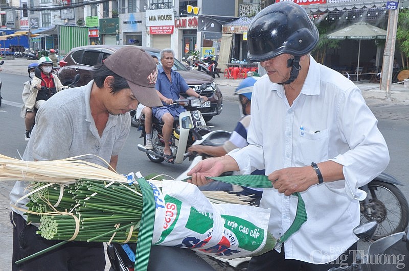 Chợ lá dong phiên duy nhất trong năm ở TP. Hồ Chí Minh có gì đặc biệt?