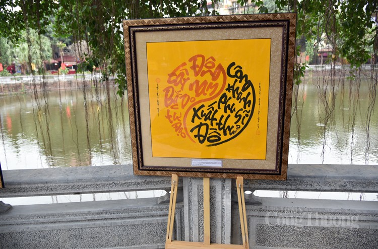 Lạ với ông đồ 