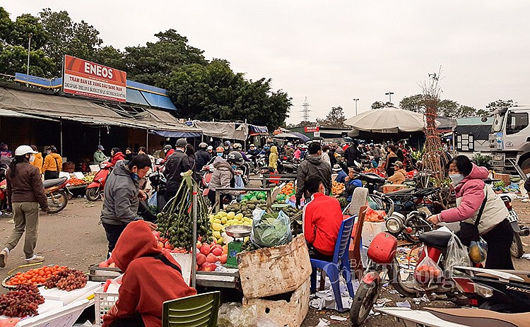 Một góc phía trong tại chợ đầu mối phía Nam