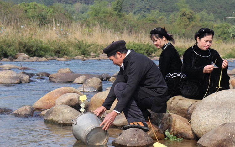 Đặc sắc tục “lấy nước mới” của đồng bào Tày, Nùng