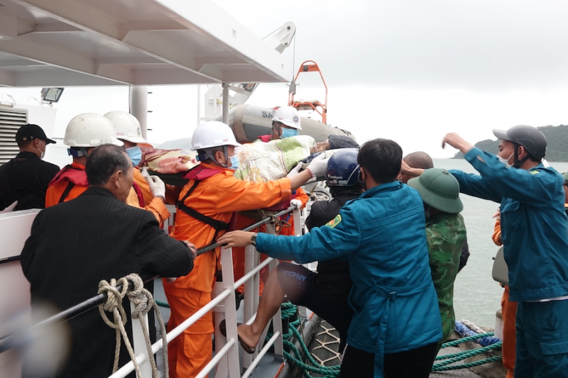 cap cuu kip thoi 2 nguoi dan xa dao cu lao cham quang nam bi dot quy ngay can tet
