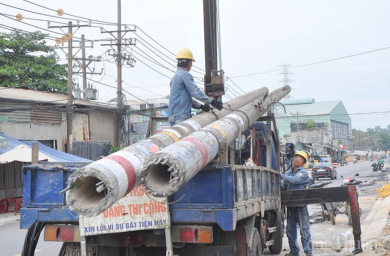 Ngành điện TP. Hồ Chí Minh: Hoàn thành cơ bản di dời lưới điện trên đường Lê Văn Chí