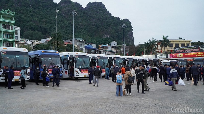 Quảng Ninh: Những chuyến xe đậm nghĩa tình đưa thợ mỏ về quê đón Tết