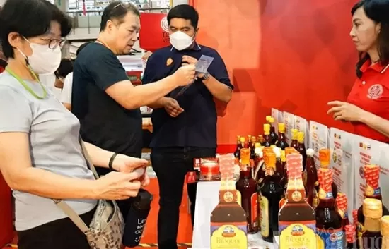 Khi hạt gạo và giọt mắm nói thay quốc gia