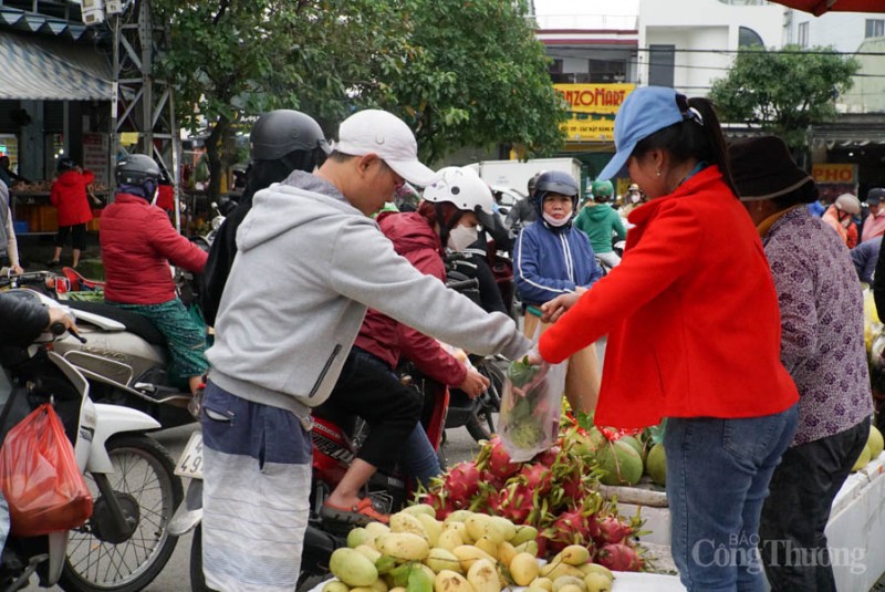 Đà Nẵng: Hối hả chợ ngày 30 Tết