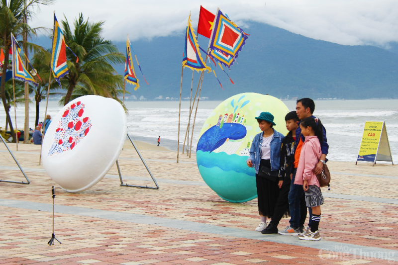 Độc đáo linh vật mèo trên thuyền thúng tại thành phố Đà Nẵng Độc đáo linh vật mèo trên thuyền thúng tại thành phố Đà Nẵng