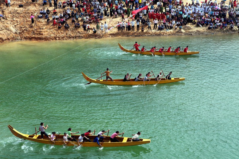 “Đánh thức sắc xuân