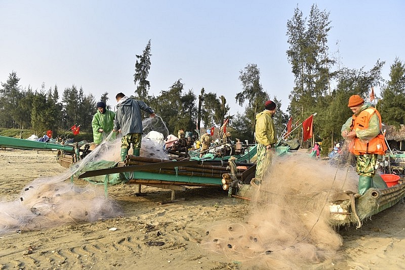 Thanh Hóa: Ngư dân làm lễ vươn khơi lấy may đầu năm đón "lộc biển" Thanh Hóa: Ngư dân làm lễ vươn khơi lấy may đầu năm đón "lộc biển"