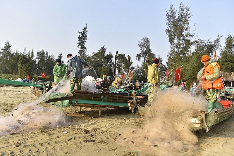 Thanh Hóa: Ngư dân làm lễ vươn khơi lấy may đầu năm đón "lộc biển"