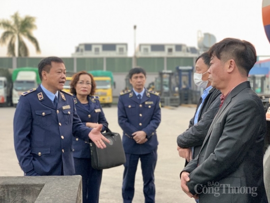 Quản lý thị trường giám sát việc kinh doanh xăng dầu tại Hà Nội, Hà Nam, Hưng Yên, Hải Dương, Hải Phòng