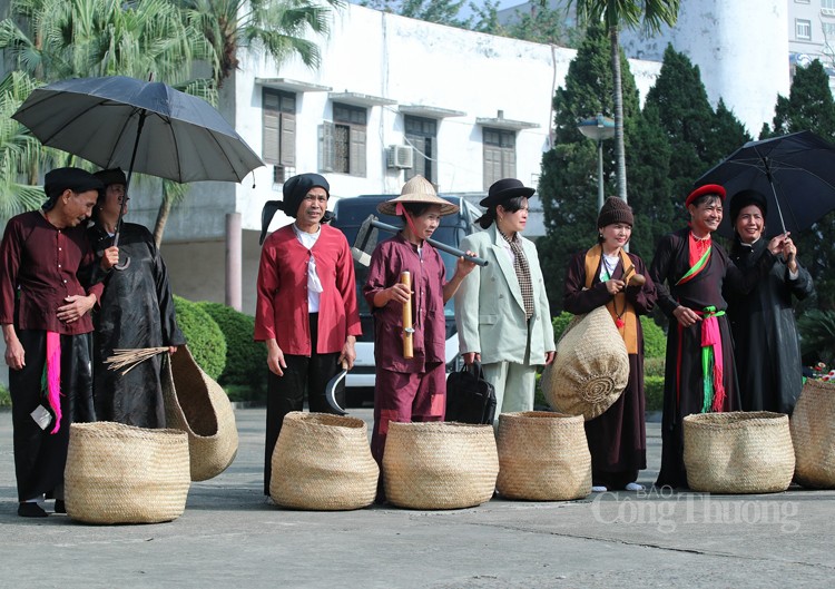 Độc đáo trò chơi chạy Ró, nét đẹp văn hóa tinh thần của vùng Kinh Bắc Độc đáo trò chơi chạy Ró, nét đẹp văn hóa tinh thần của vùng Kinh Bắc