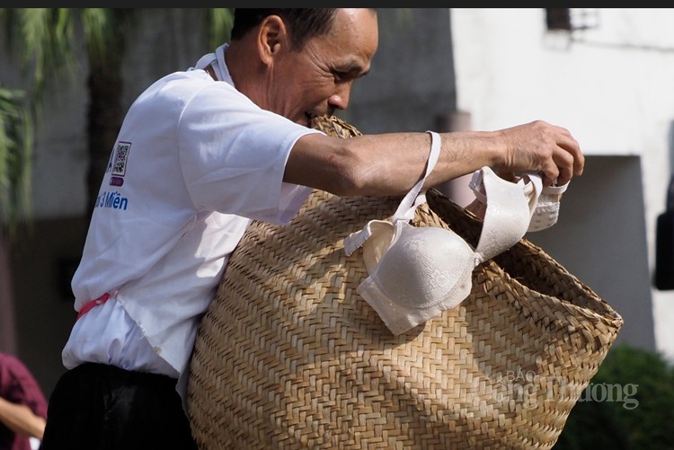 Độc đáo trò chơi chạy Ró, nét đẹp văn hóa tinh thần của vùng Kinh Bắc Độc đáo trò chơi chạy Ró, nét đẹp văn hóa tinh thần của vùng Kinh Bắc