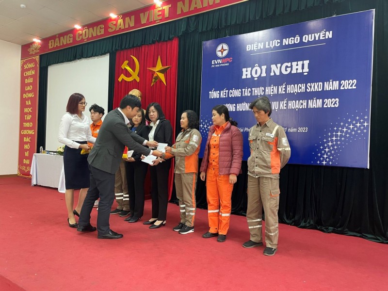 Công đoàn PC Hải Phòng đồng hành với đoàn viên, người lao động đón Xuân Quý Mão 2023