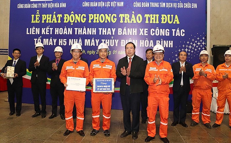 Phát động thi đua tại nhà máy Thuỷ điện Hoà Bình