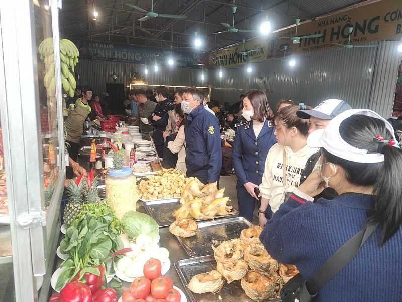 Quản lý thị trường Hà Nội: Kiểm tra, kiểm soát an toàn thực phẩm nghiêm ngặt tại lễ hội chùa Hương