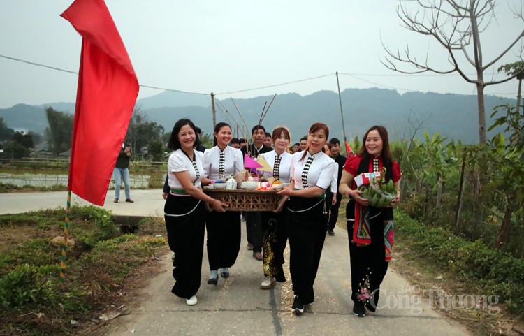 Lễ hội Lùng tùng - Lễ xuống đồng của dân tộc Thái Tây Bắc