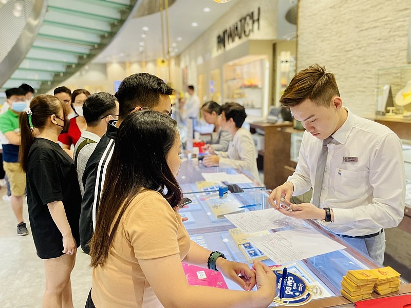 TP. Hồ Chí Minh: Chợ truyền thống, cửa hàng vàng nhộn nhịp trong ngày vía Thần Tài