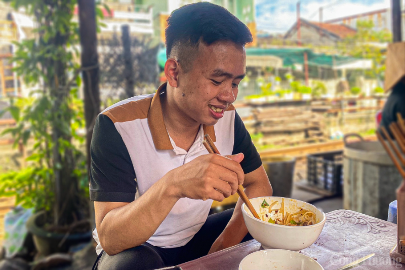 Thơm ngon bún bò, bún mắm nêm giá từ 5.000 đồng/tô nức tiếng Đà Nẵng Thơm ngon bún bò, bún mắm nêm giá từ 5.000 đồng/tô nức tiếng Đà Nẵng