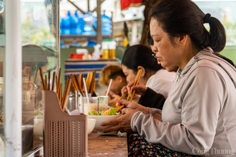 Thơm ngon bún bò, bún mắm nêm giá từ 5.000 đồng/tô nức tiếng Đà Nẵng Thơm ngon bún bò, bún mắm nêm giá từ 5.000 đồng/tô nức tiếng Đà Nẵng