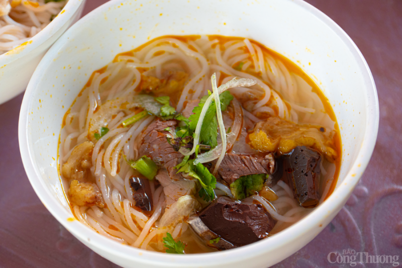 Thơm ngon bún bò, bún mắm nêm giá từ 5.000 đồng/tô nức tiếng Đà Nẵng Thơm ngon bún bò, bún mắm nêm giá từ 5.000 đồng/tô nức tiếng Đà Nẵng