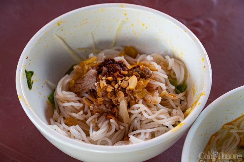 Thơm ngon bún bò, bún mắm nêm giá từ 5.000 đồng/tô nức tiếng Đà Nẵng Thơm ngon bún bò, bún mắm nêm giá từ 5.000 đồng/tô nức tiếng Đà Nẵng
